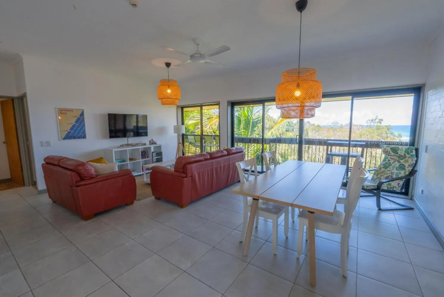31 At Home - Absolute Beachfront Point Lookout Apartment
