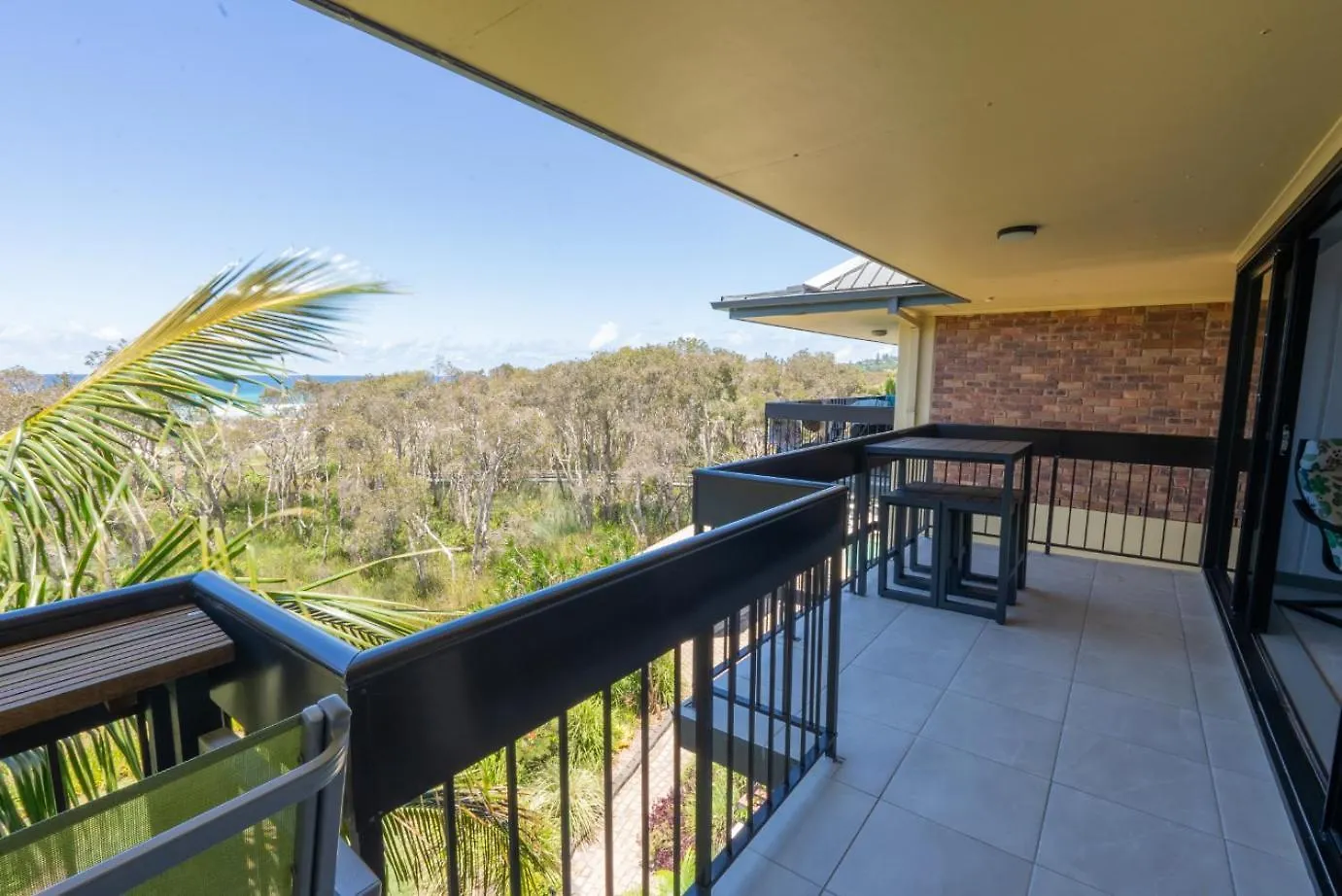 31 At Home - Absolute Beachfront Point Lookout Apartment