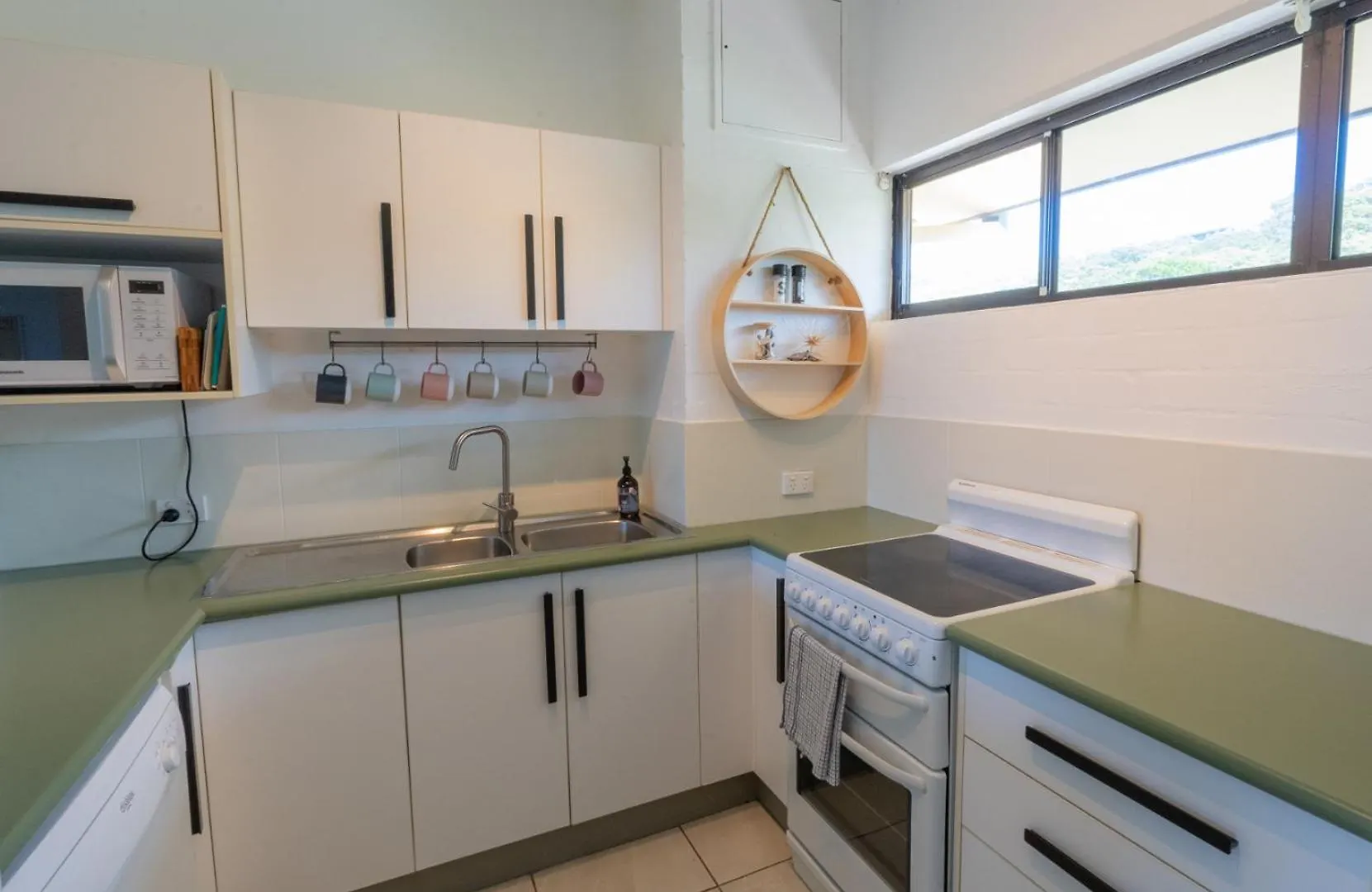31 At Home - Absolute Beachfront Point Lookout Apartment